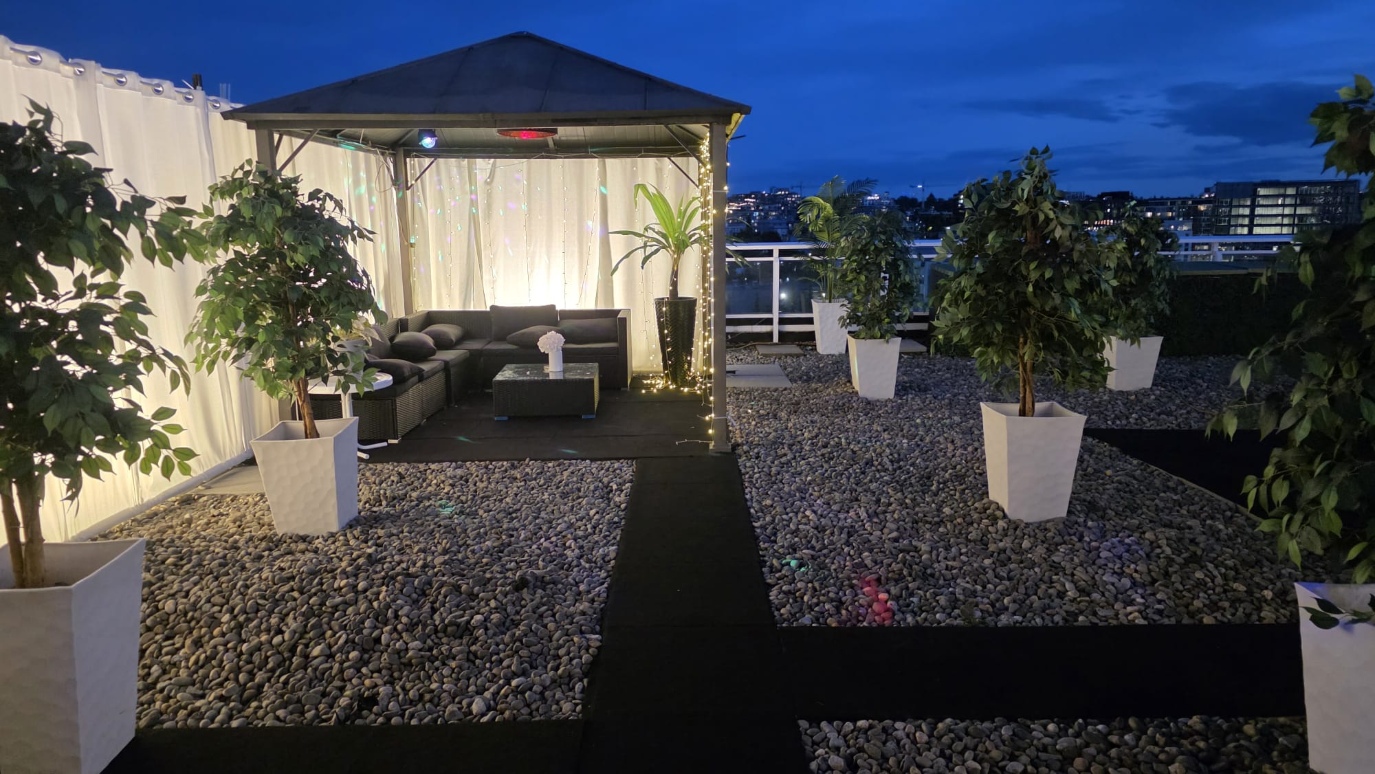 The buffet spread at Sula's Father's Day rooftop event